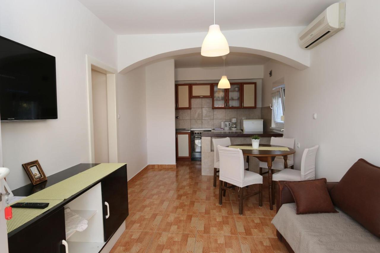 Apartments Nadenic Šilo Eksteriør bilde