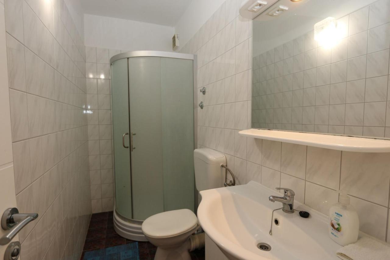 Apartments Nadenic Šilo Eksteriør bilde